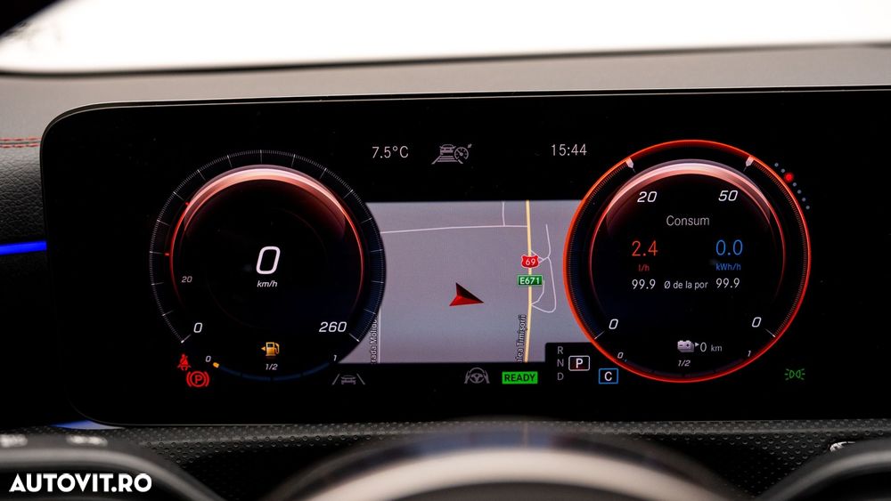 Mercedes-Benz CLA 250 e 8G-DCT AMG Line - 24