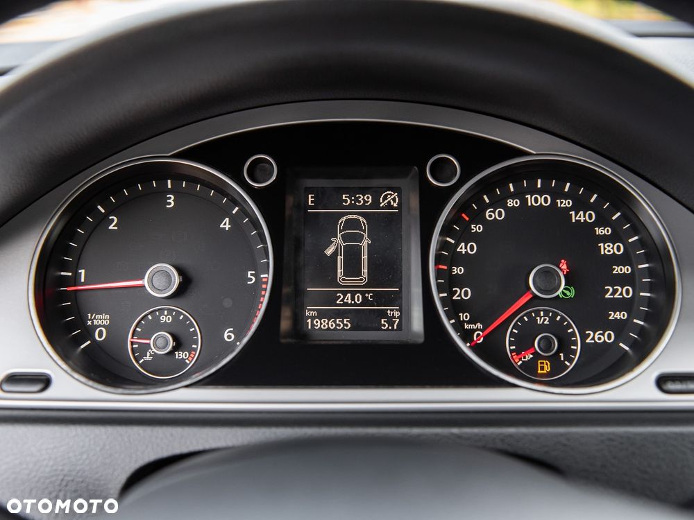 Volkswagen Passat - 19