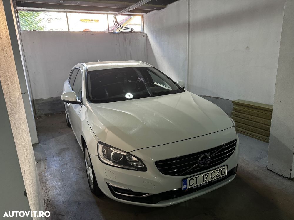Volvo V60 D6 Plug-In-Hybrid AWD Geartronic Summum - 1