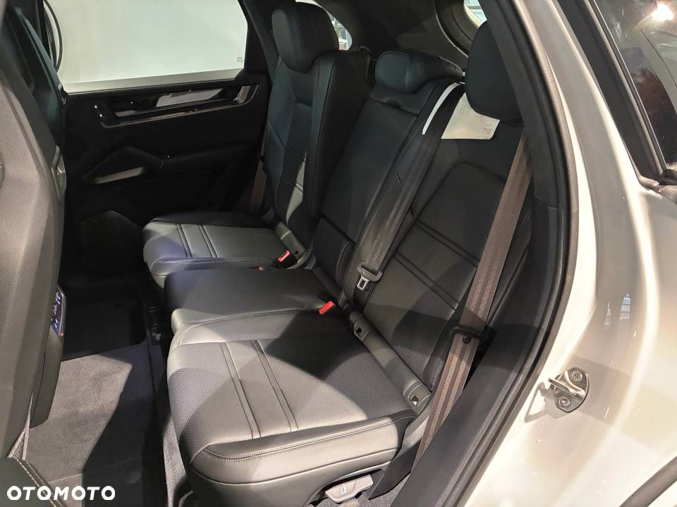 Porsche Cayenne Turbo E-Hybrid PHEV - 20