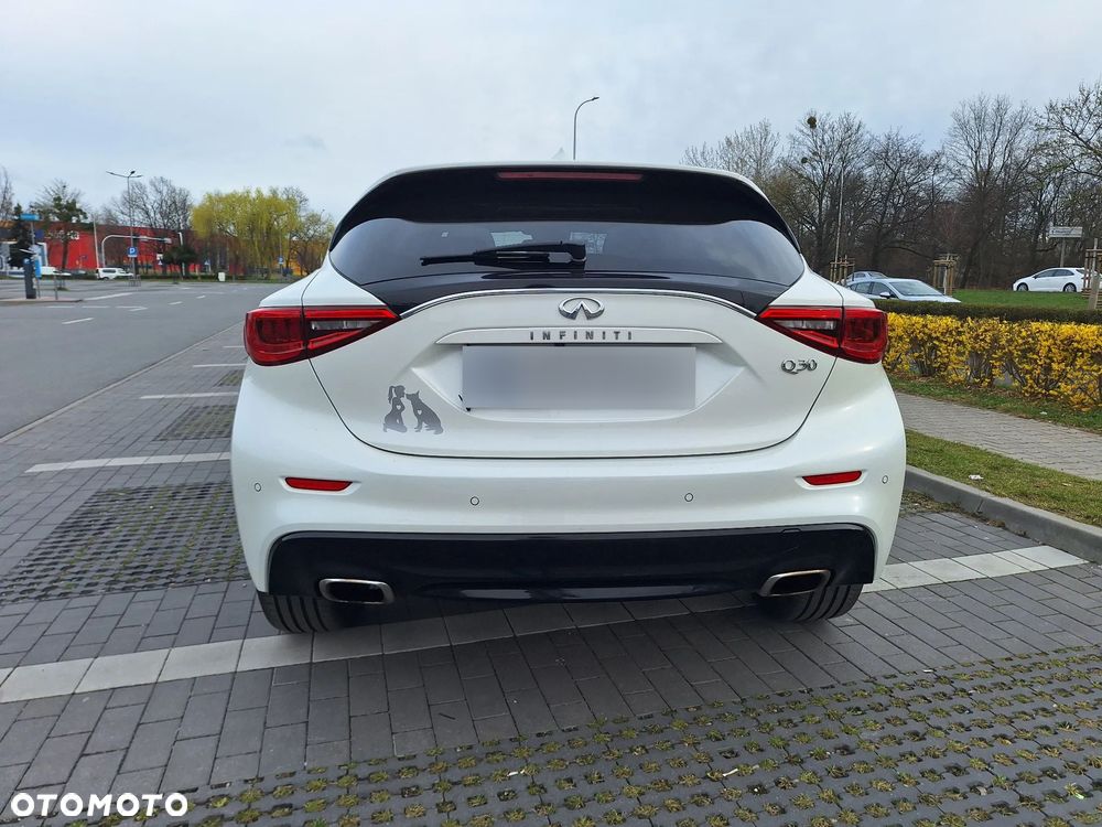 Infiniti Q30 1.6t Premium 7DCT - 10