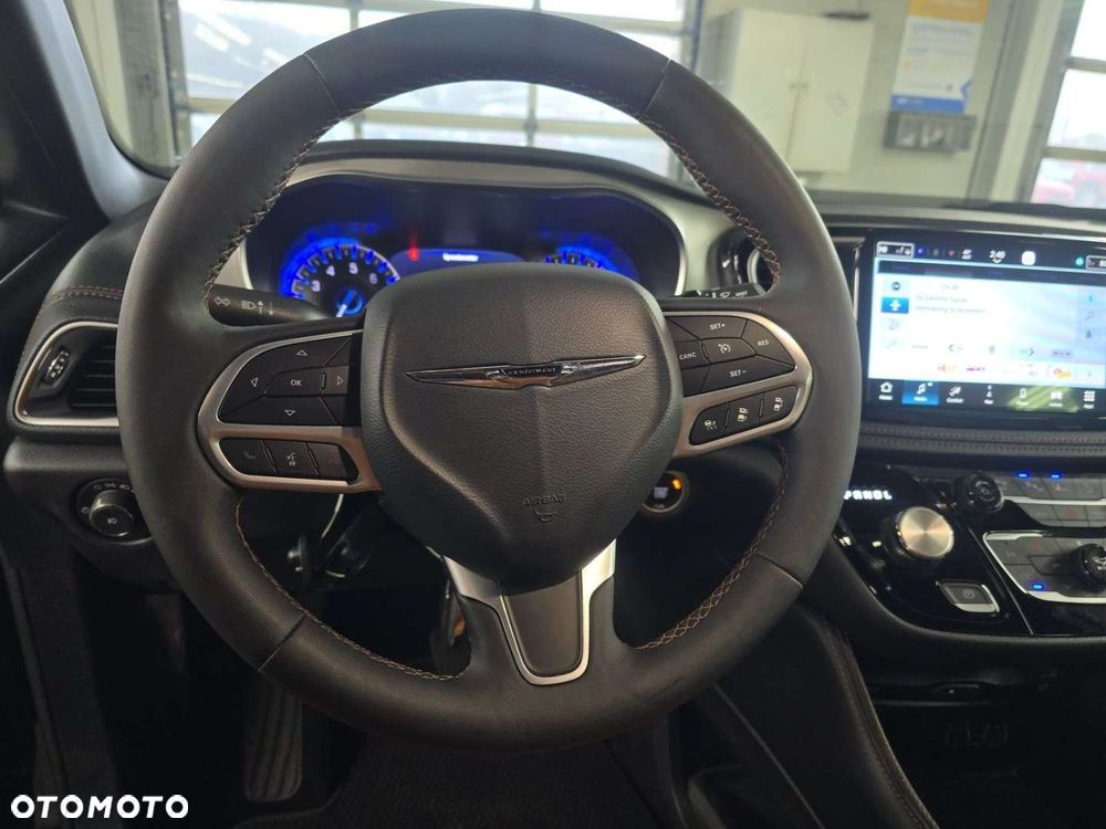 Chrysler Pacifica - 5