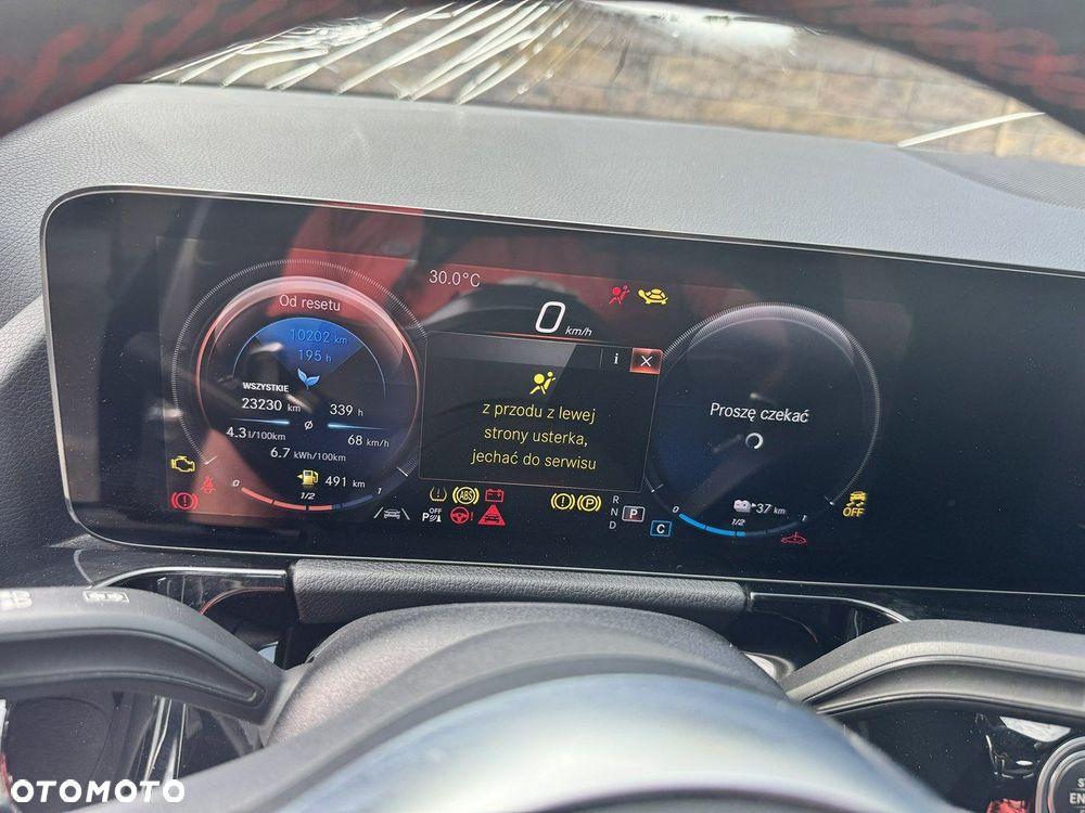 Mercedes-Benz GLA - 10