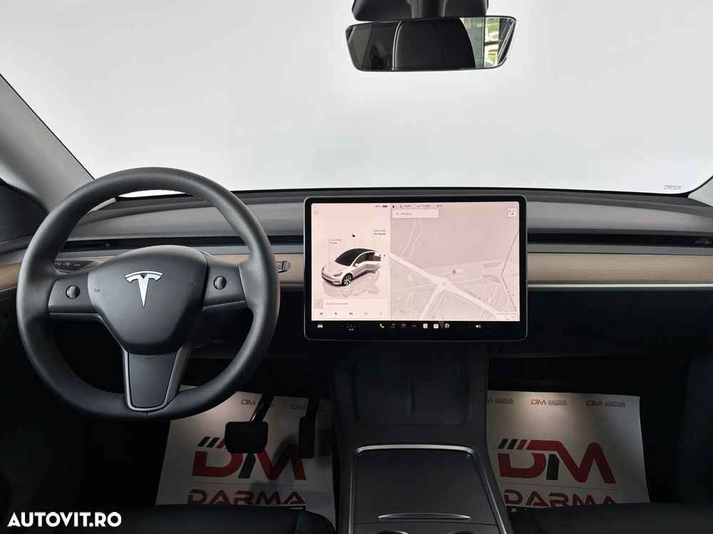 Tesla Model Y - 12