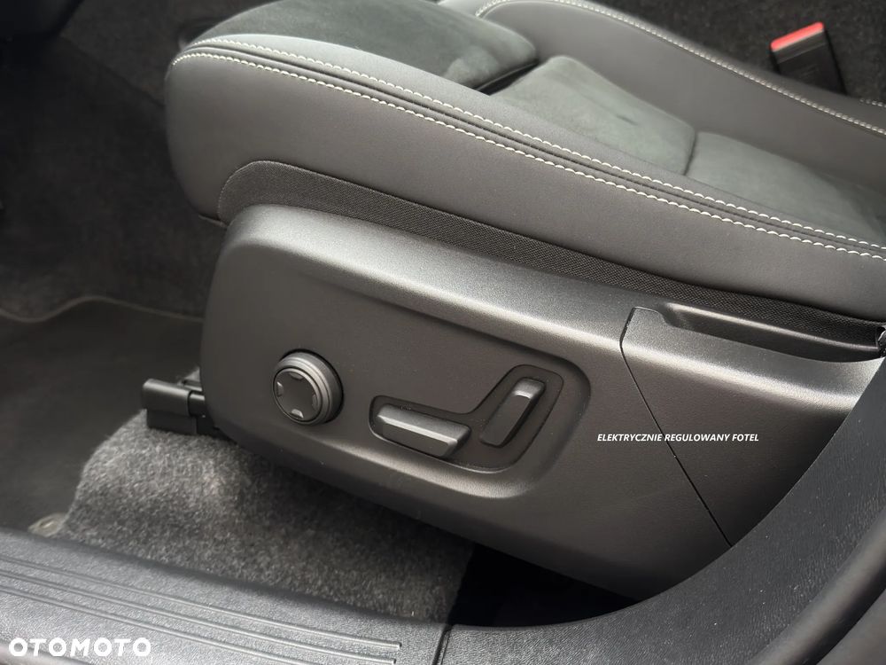 Volvo XC 40 B3 B DKG Plus Dark - 18
