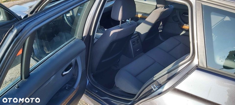 BMW Seria 3 318i - 9