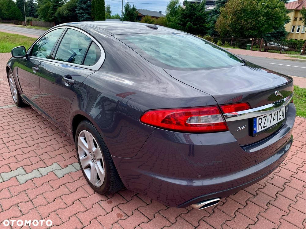 Jaguar XF 2.7 V6 Premium Luxury - 8