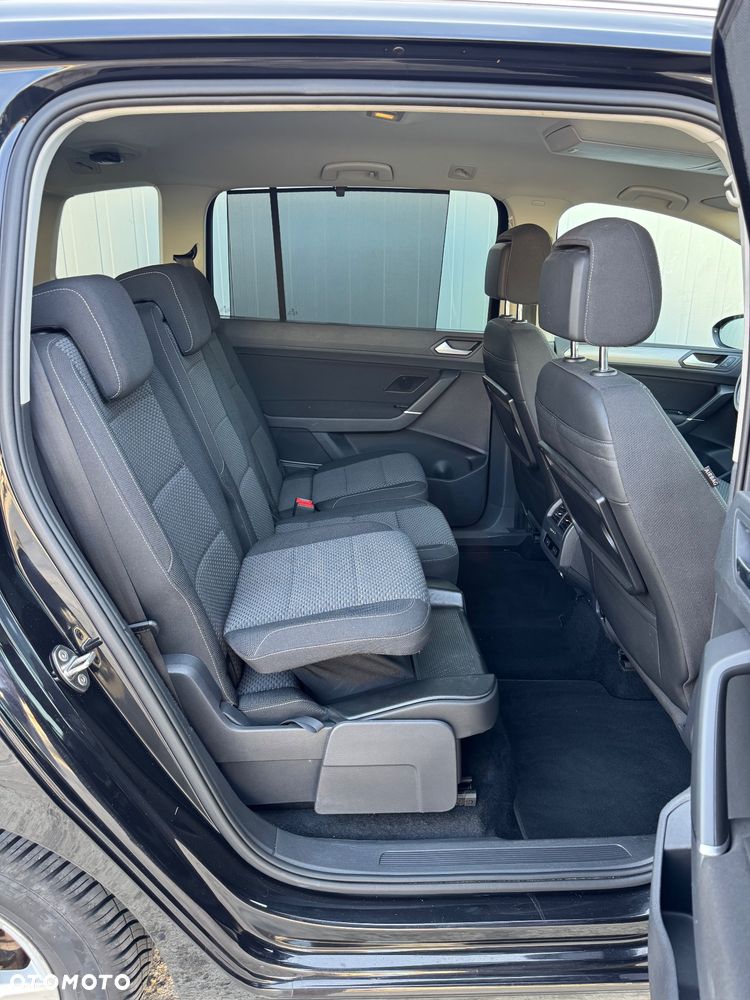 Volkswagen Touran - 27