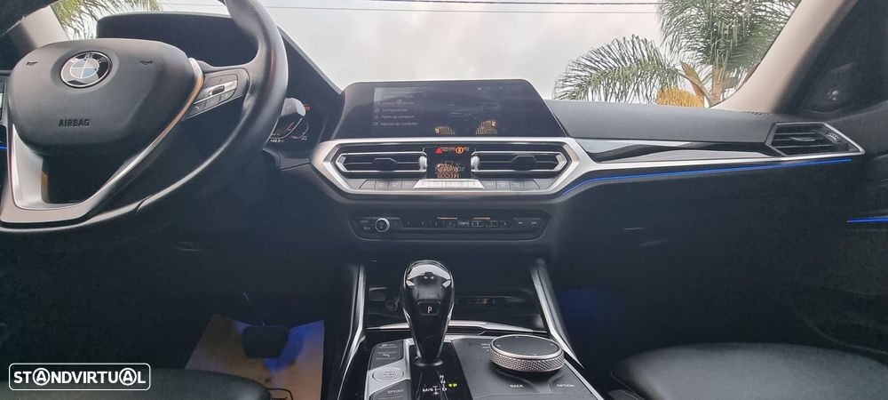 BMW 318 d Touring Line Sport Auto - 32