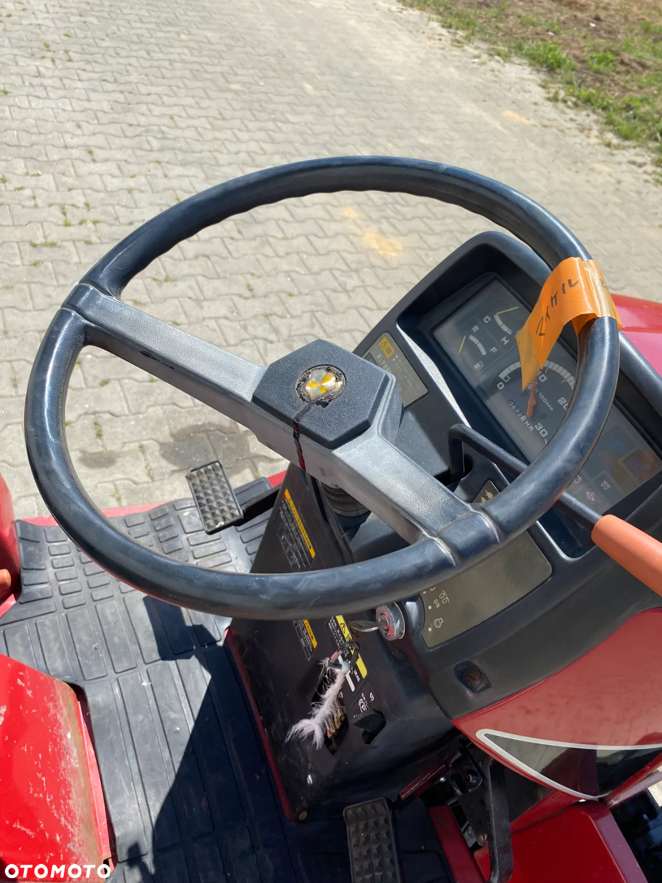 Mitsubishi MT205 - 4