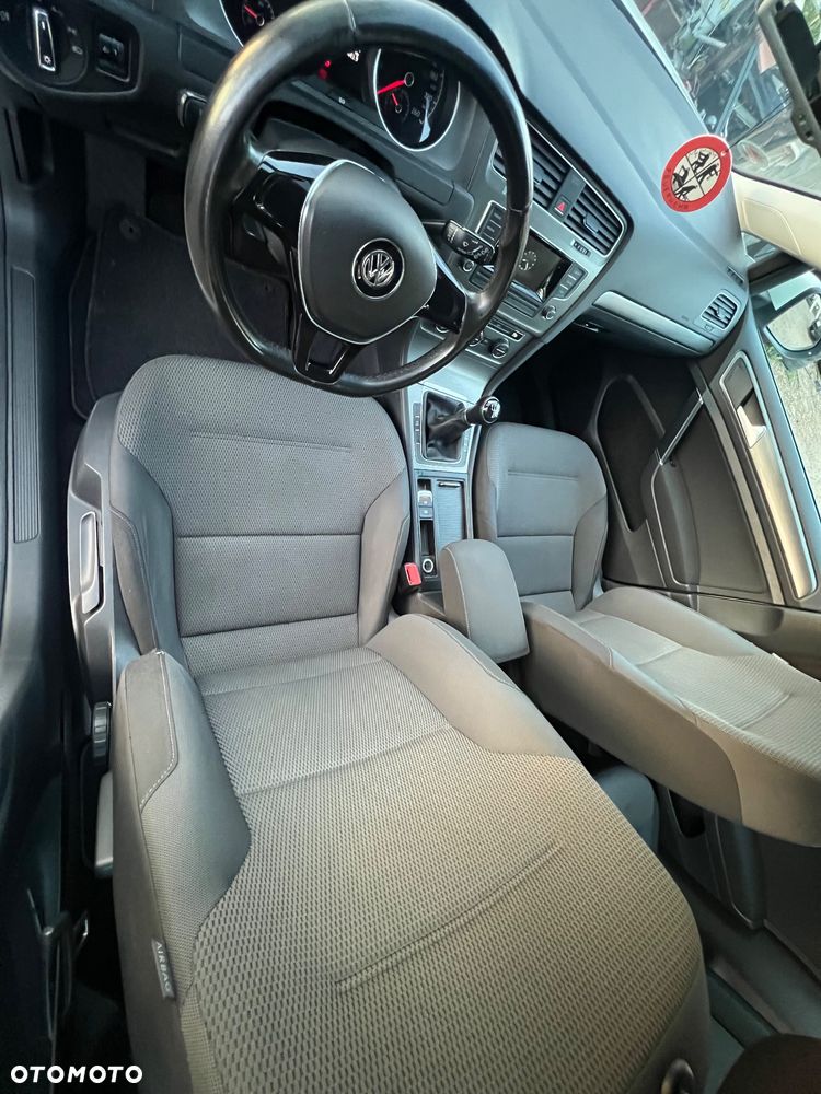 Volkswagen Golf - 10
