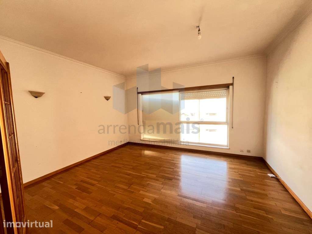 Arrenda-se apartamento T1 Santa Clara, junto Convento S. Francisco - Grande imagem: 3/11