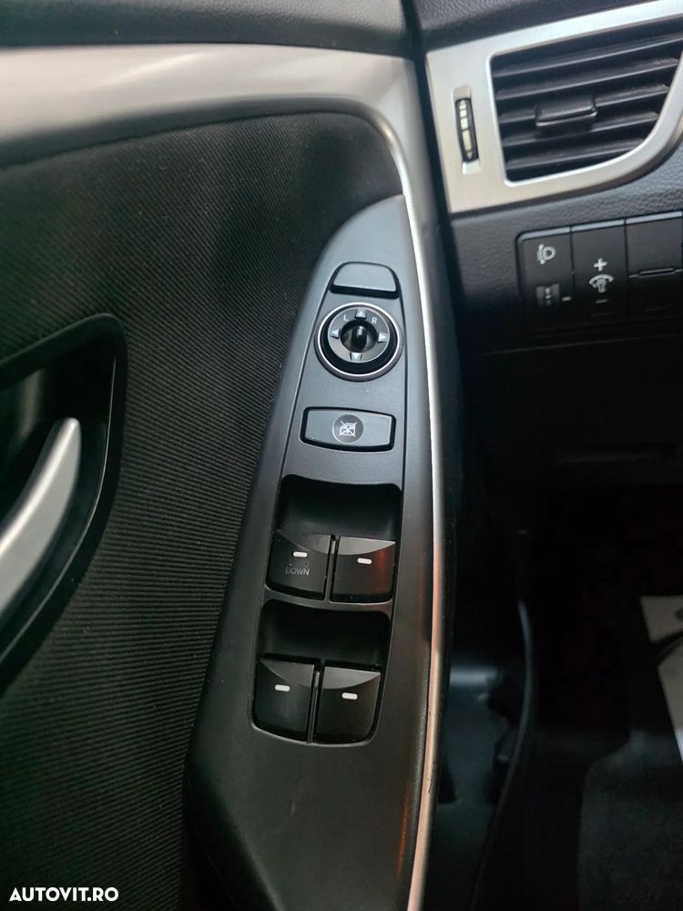 Hyundai i30 1.6 CRDI Highway - 17