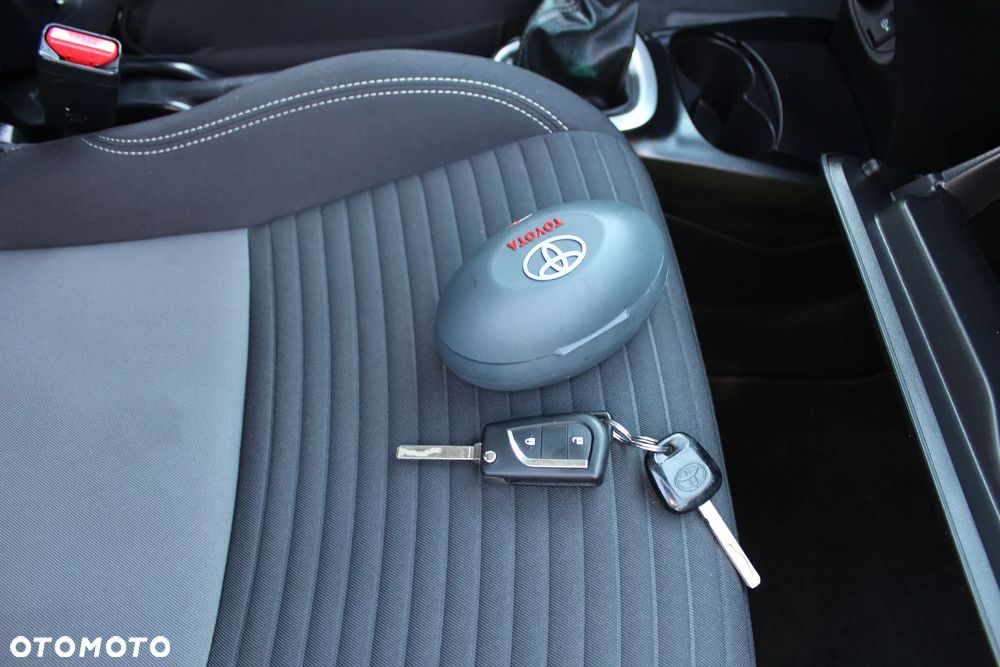 Toyota Yaris 1.0 VVT-i Comfort mit Design-Paket - 25