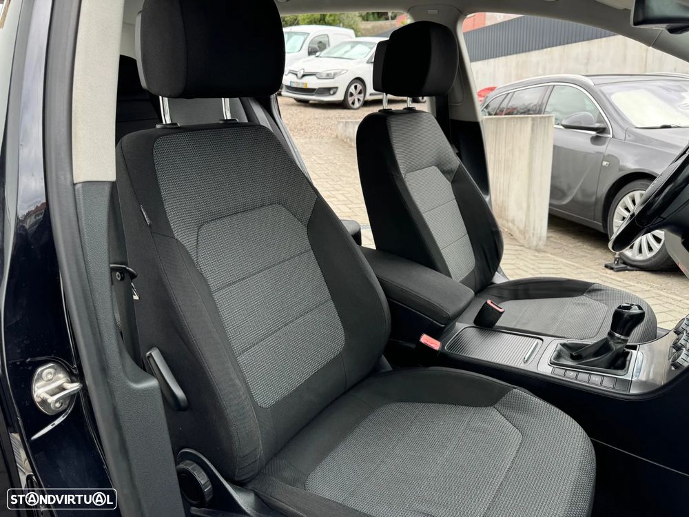 VW Passat Variant 2.0 TDi Highline - 28