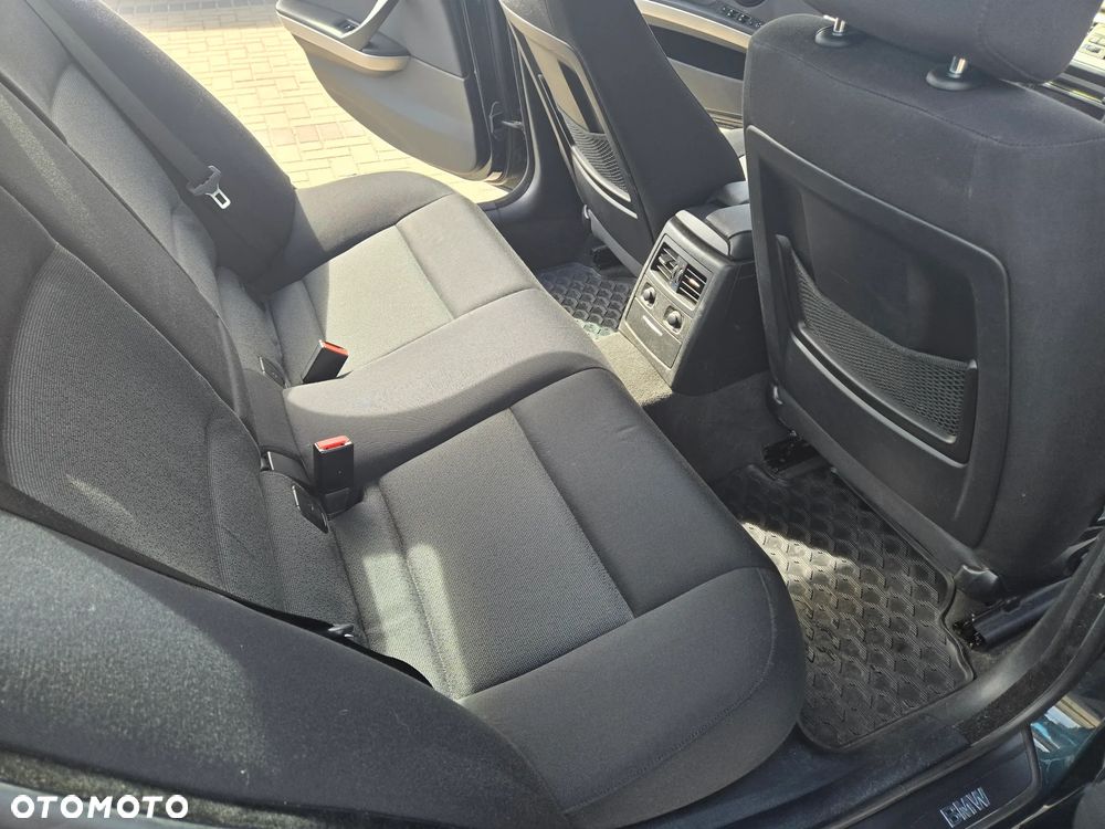 BMW Seria 3 318i - 11