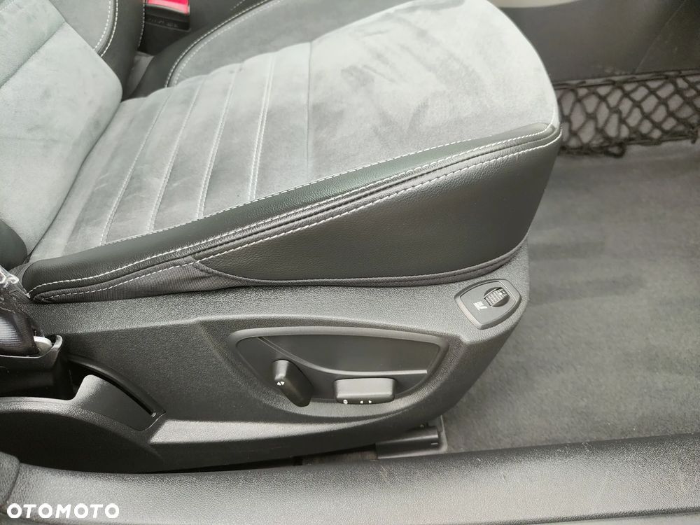 Renault Laguna dCi 150 FAP GT - 22