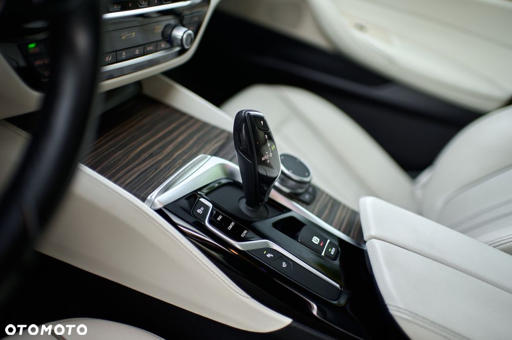 BMW Seria 5 525d Luxury Line - 19