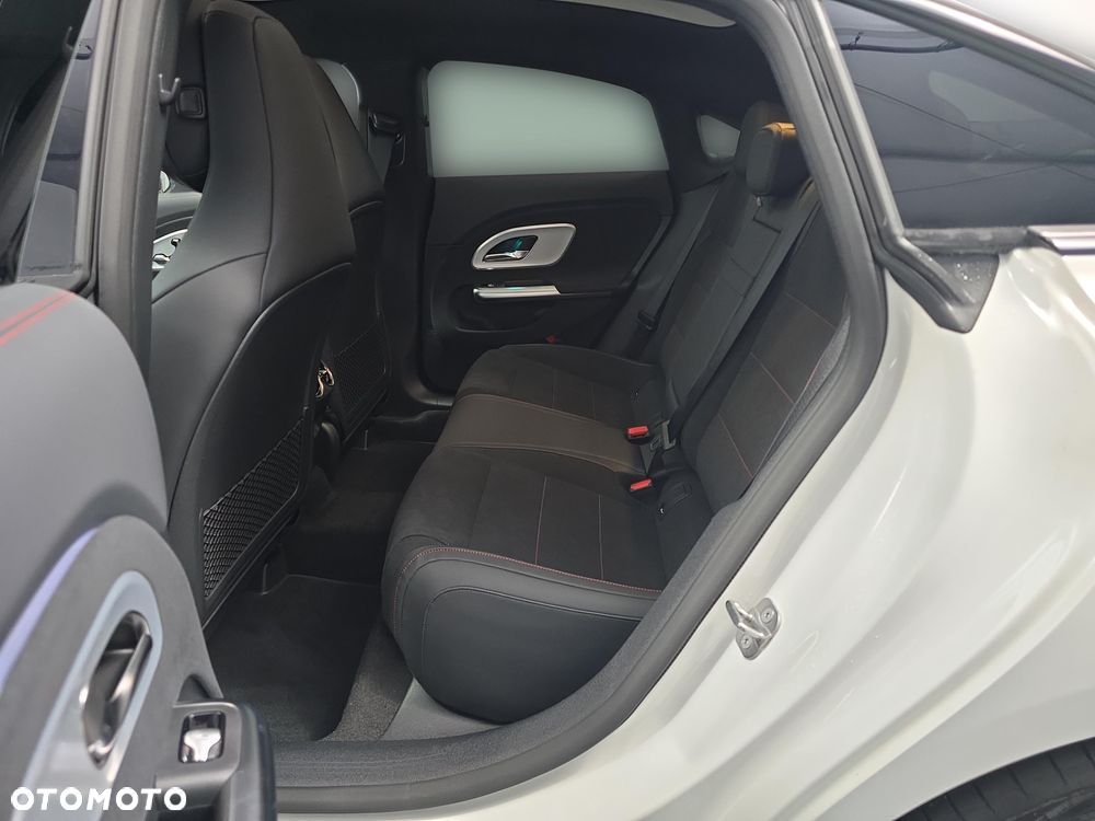 Mercedes-Benz CLA 200 mHEV 8G-DCT - 11