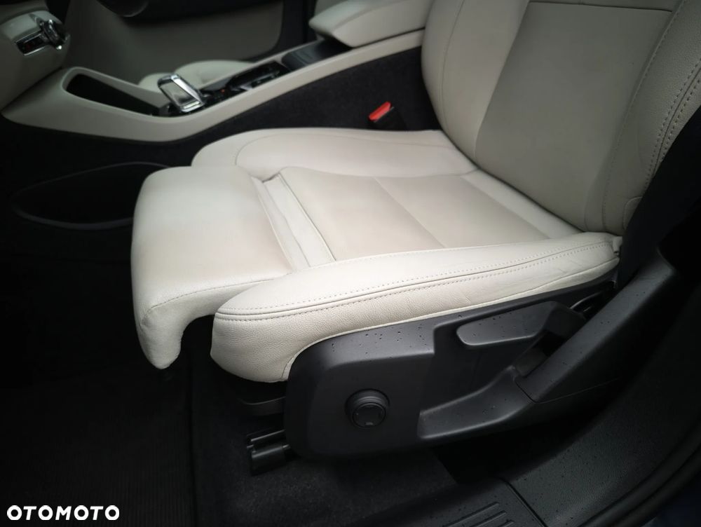 Volvo XC 40 T3 Inscription - 17
