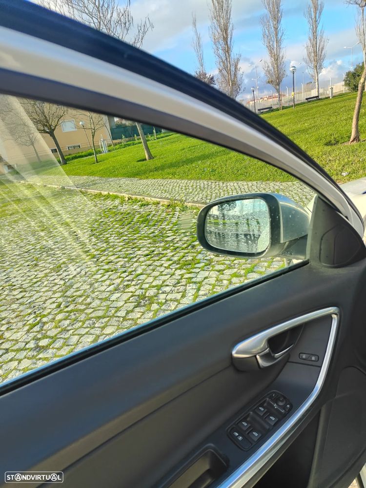 Volvo V60 2.0 D3 R-Design - 11