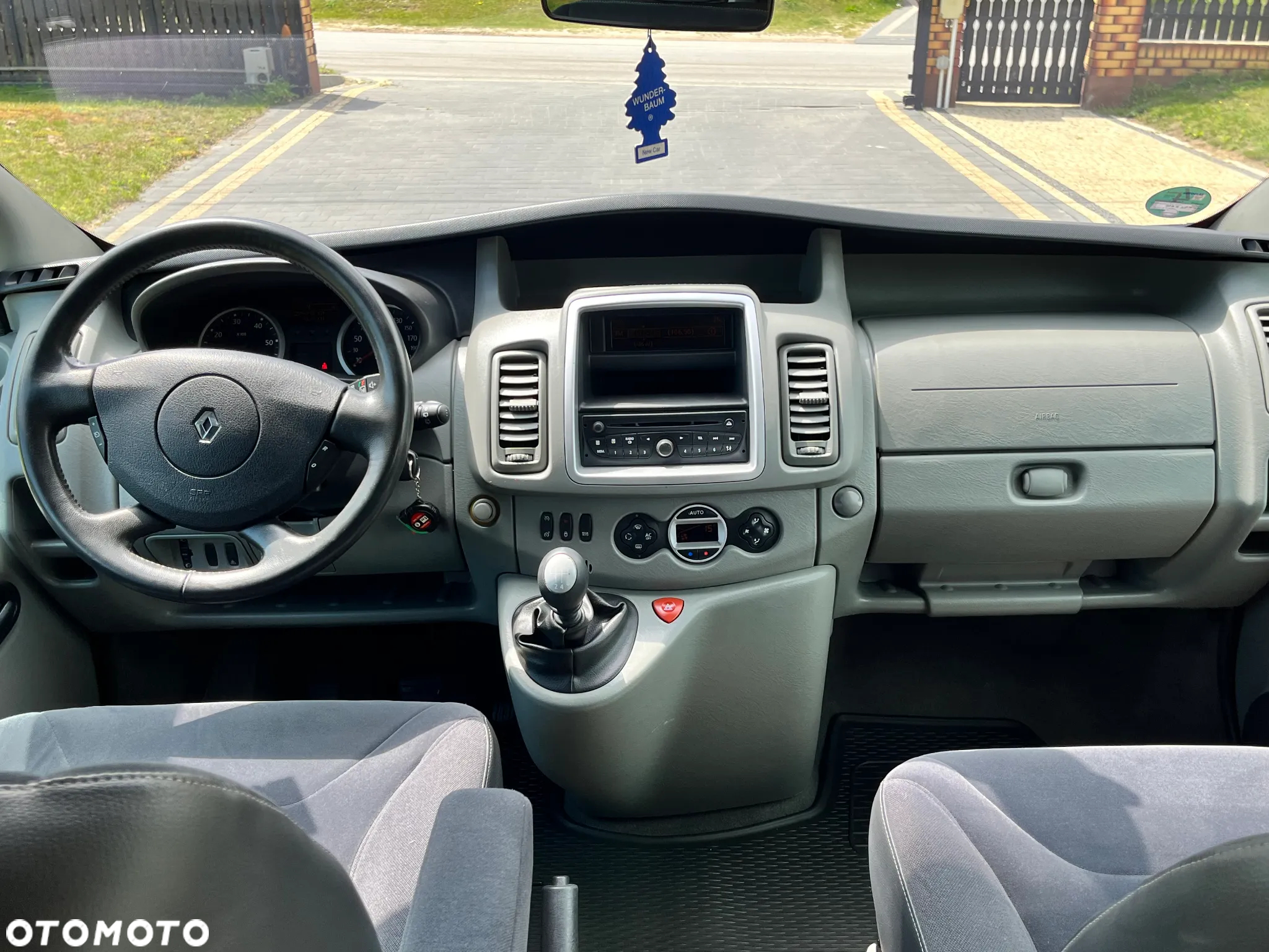 Renault Trafic Grand Passenger Black Edition - 8
