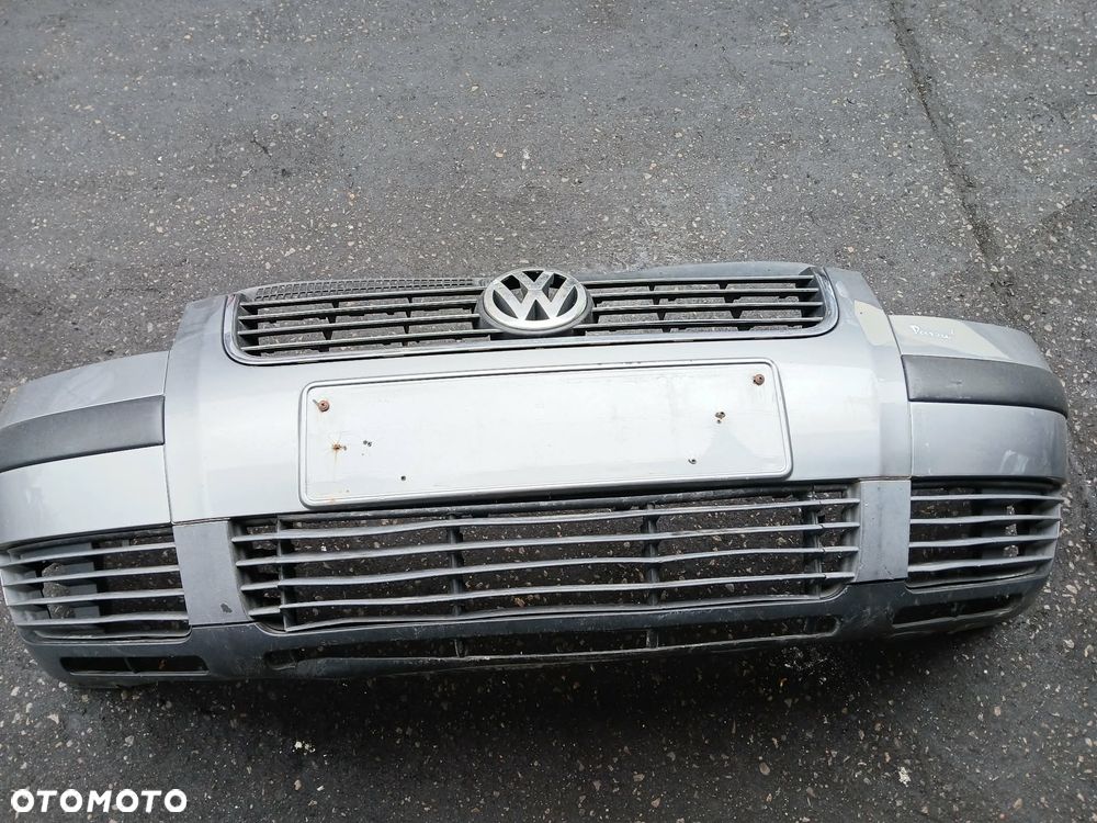 Volkswagen Passat B5 Zderzak przedni - 1