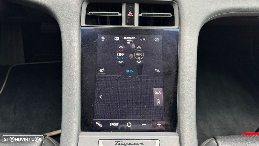 Porsche Taycan 4S - 11