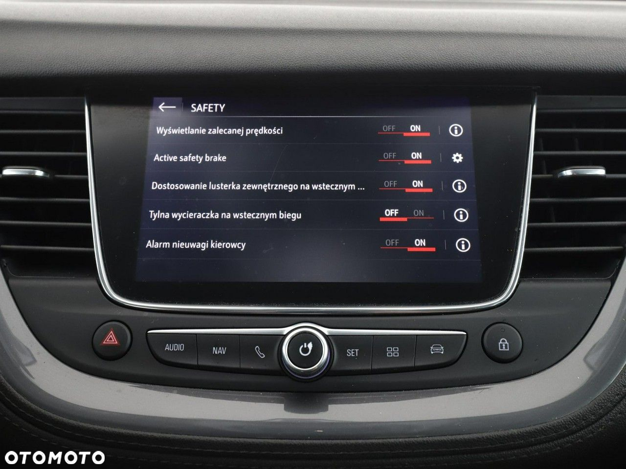 Opel Grandland X 1.2 T GPF Innovation S&S - 26