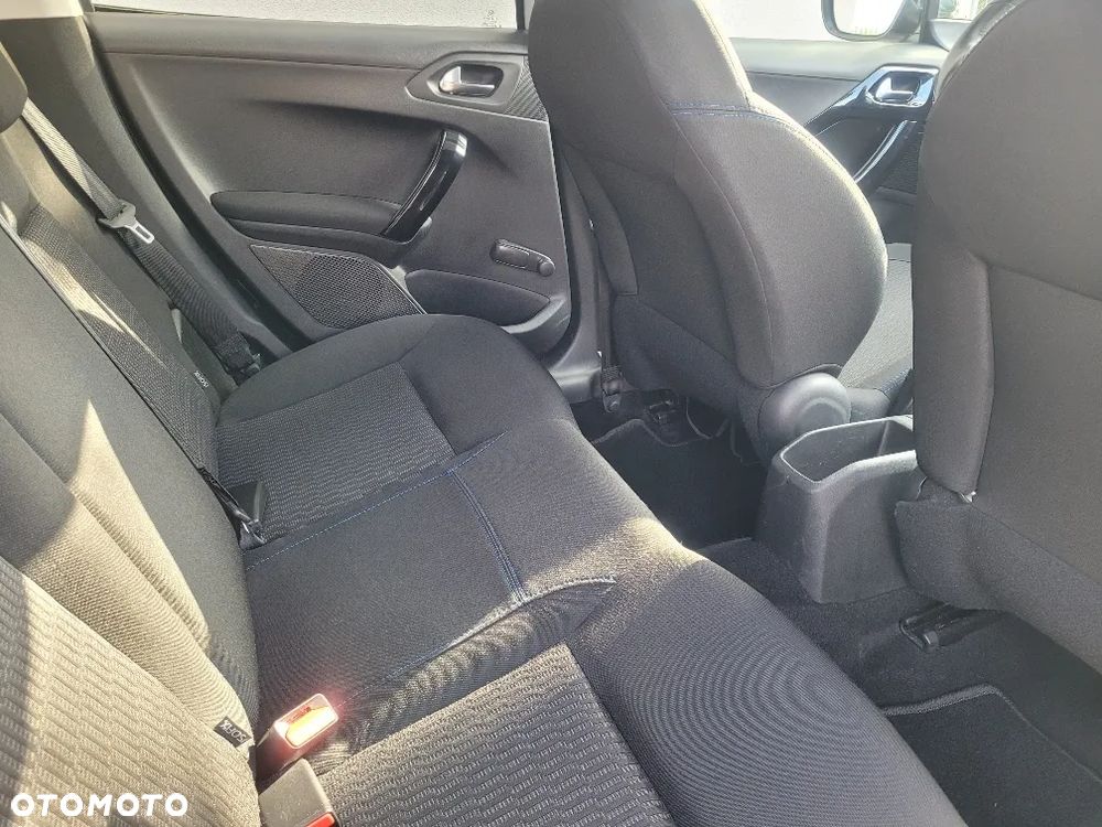 Peugeot 208 1.2 PureTech Style - 8