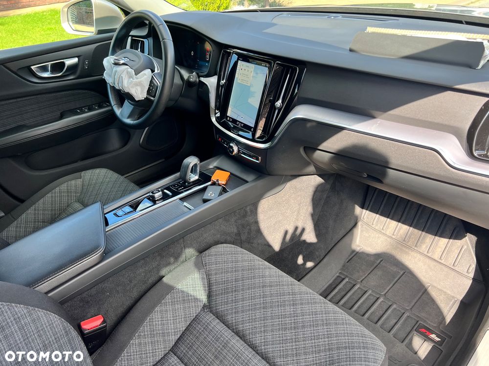 Volvo V60 B4 D Momentum Pro - 22