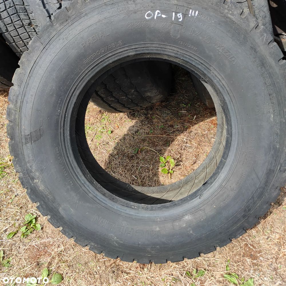 Opona Michelin X 235-75-17,5 - 2