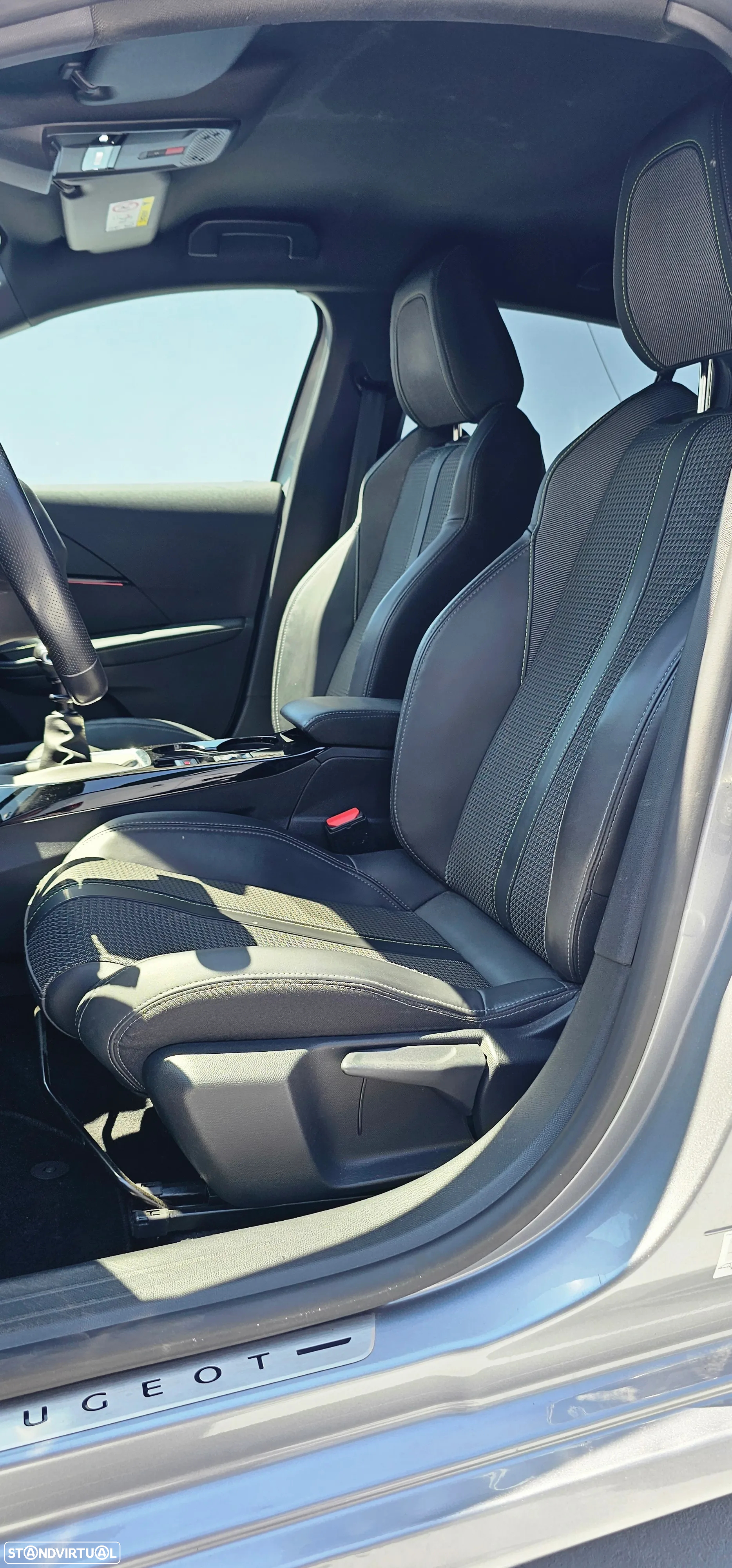Peugeot 208 1.2 PureTech GT Line - 10