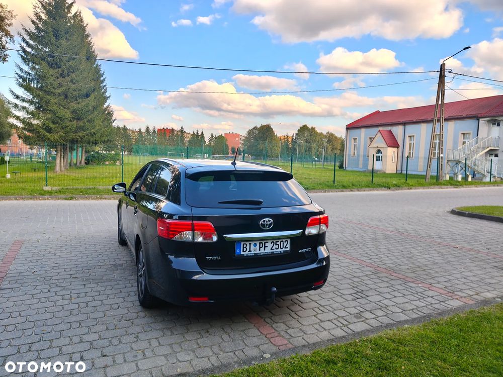 Toyota Avensis Combi 1.8 Executive - 23