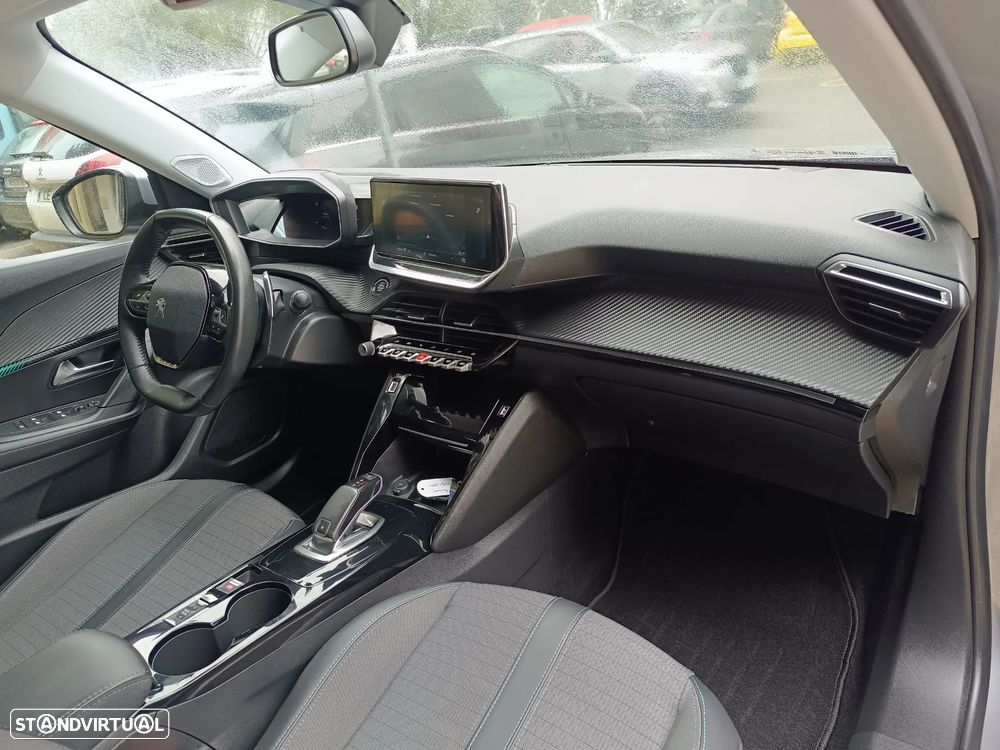 Peugeot 2008 PureTech 130 EAT8 Allure - 18