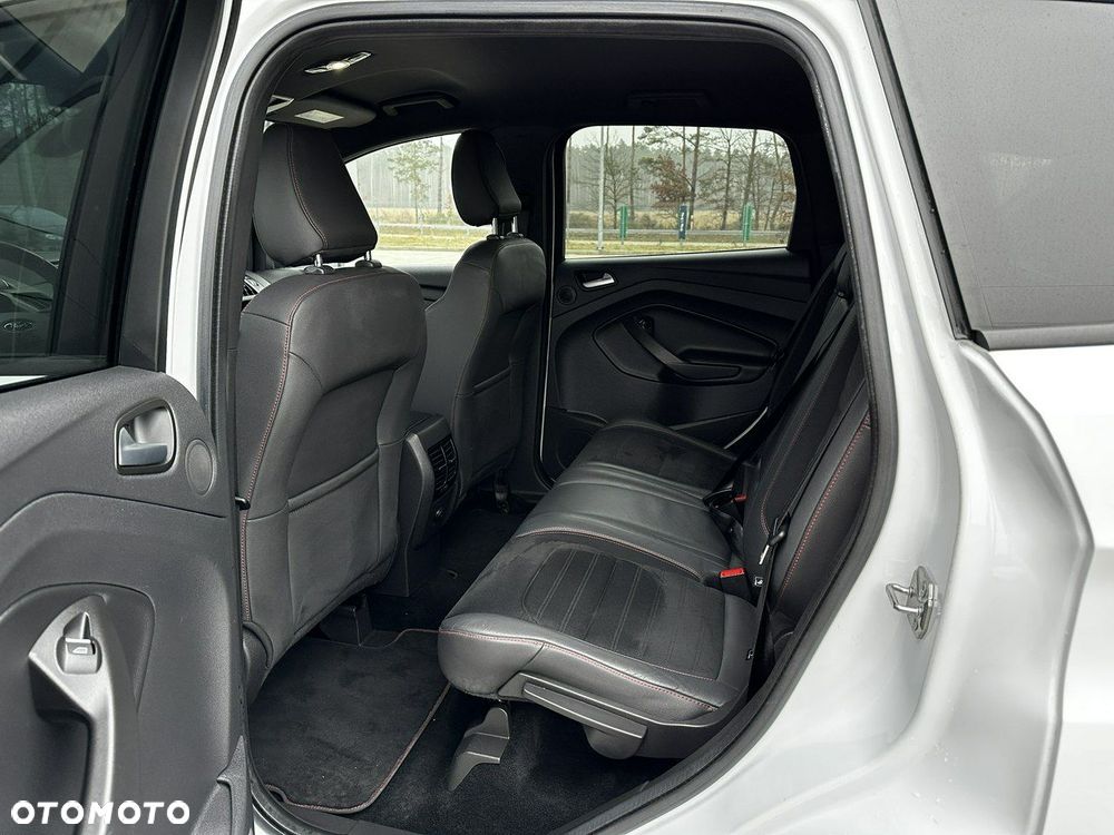 Ford Kuga 1.5 EcoBoost 2x4 ST-Line - 14