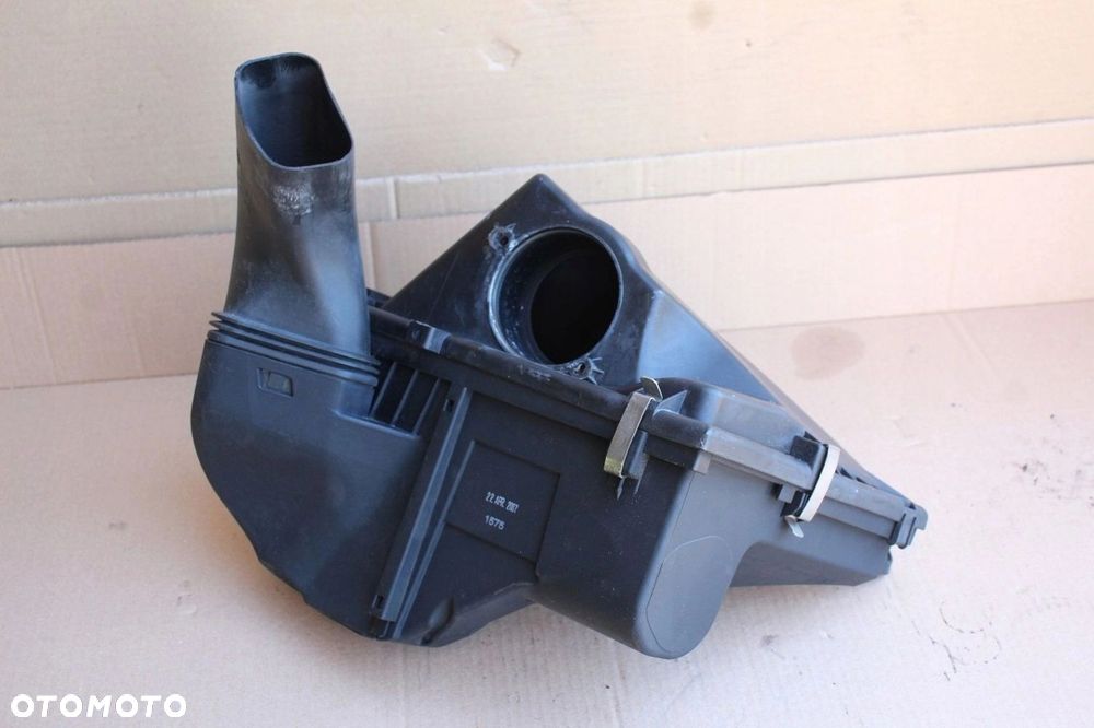 Obudowa filtra powietrza BMW e87 e82 e88 e90e 91 e92 e93 n47 2.0d 7797460 - 7