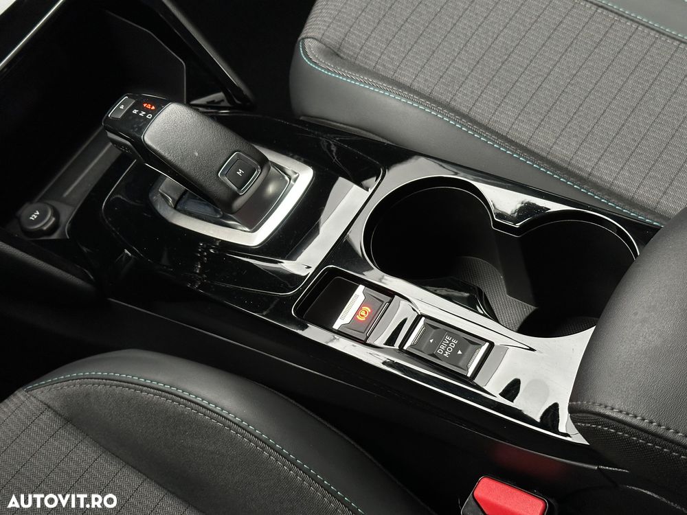 Peugeot 208 1.2 L PureTech STT EAT8 Allure - 10