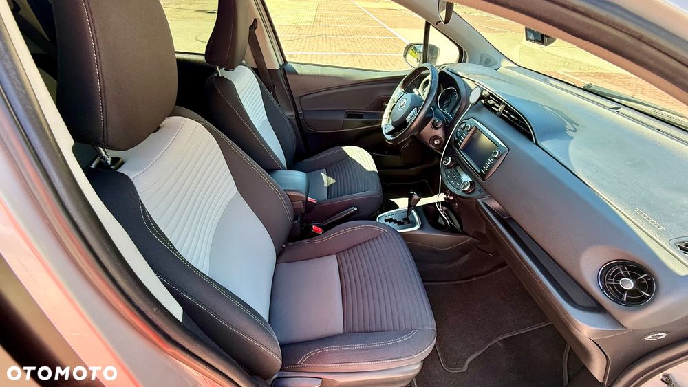 Toyota Yaris Hybrid 100 Dynamic EU6 - 19