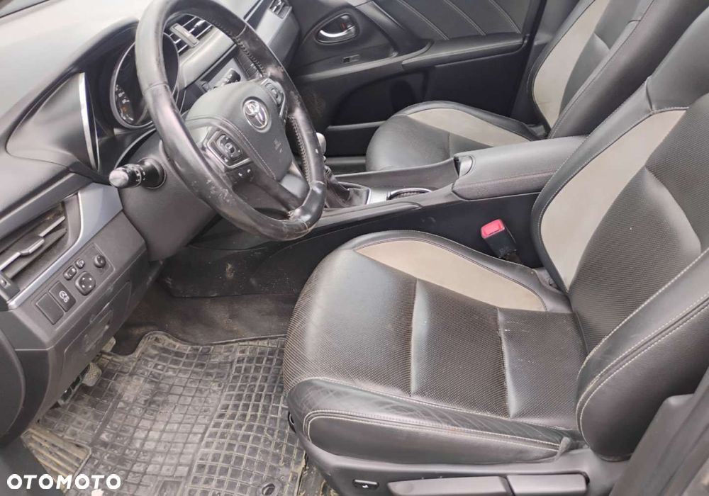 Toyota Avensis - 8