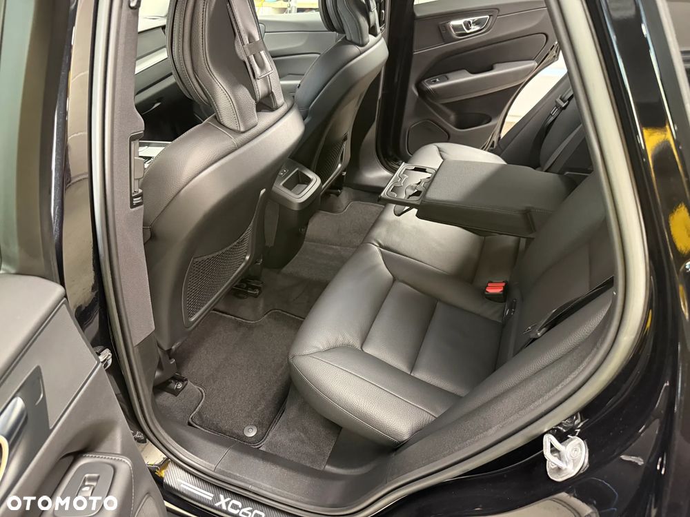 Volvo XC 60 B4 D AWD Geartronic Momentum Pro - 34