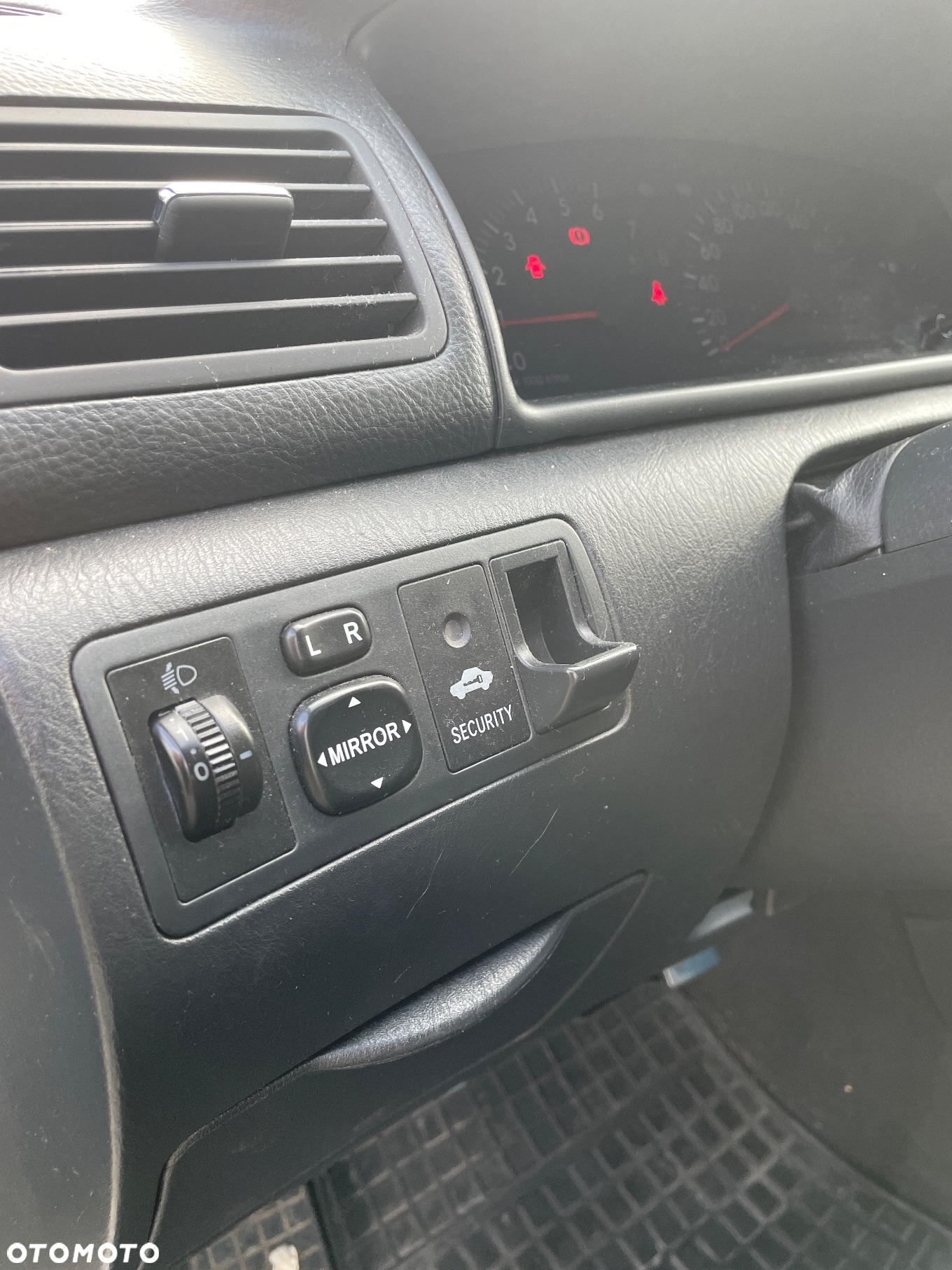 Toyota Corolla - 10