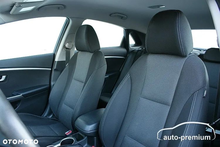 Hyundai i30 1.4 Intro Edition - 24