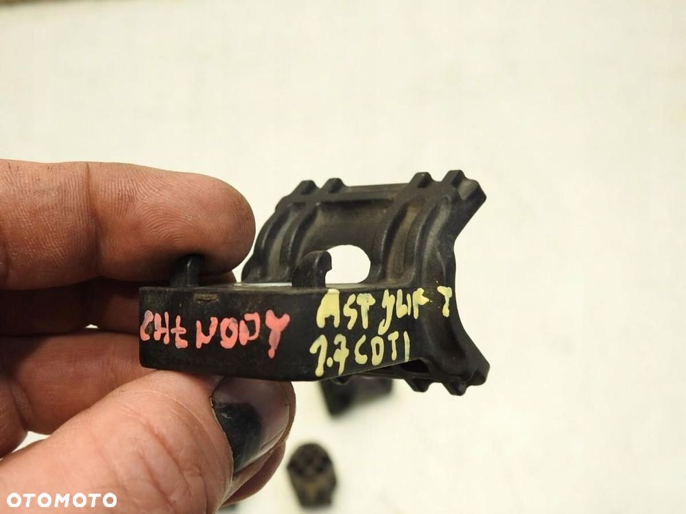 MOCOWANIE UCHWYT CHŁODNICY WODY OPEL ASTRA J LIFT 1.7 CDTI 13250316 - 2