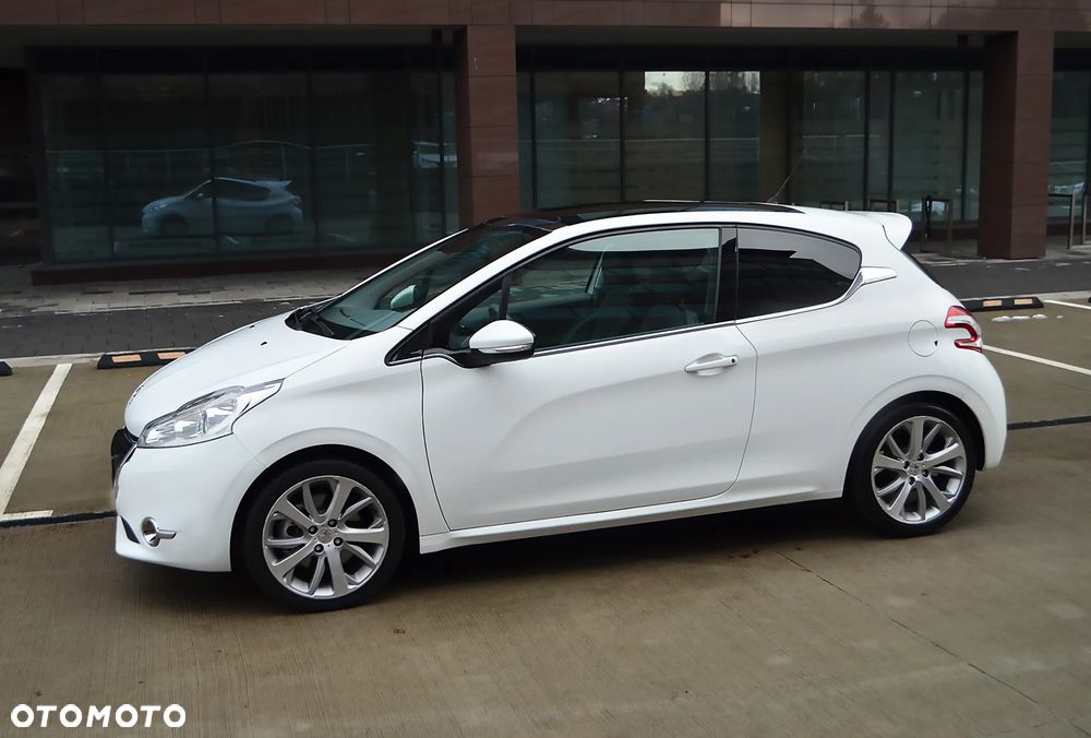 Peugeot 208 - 33