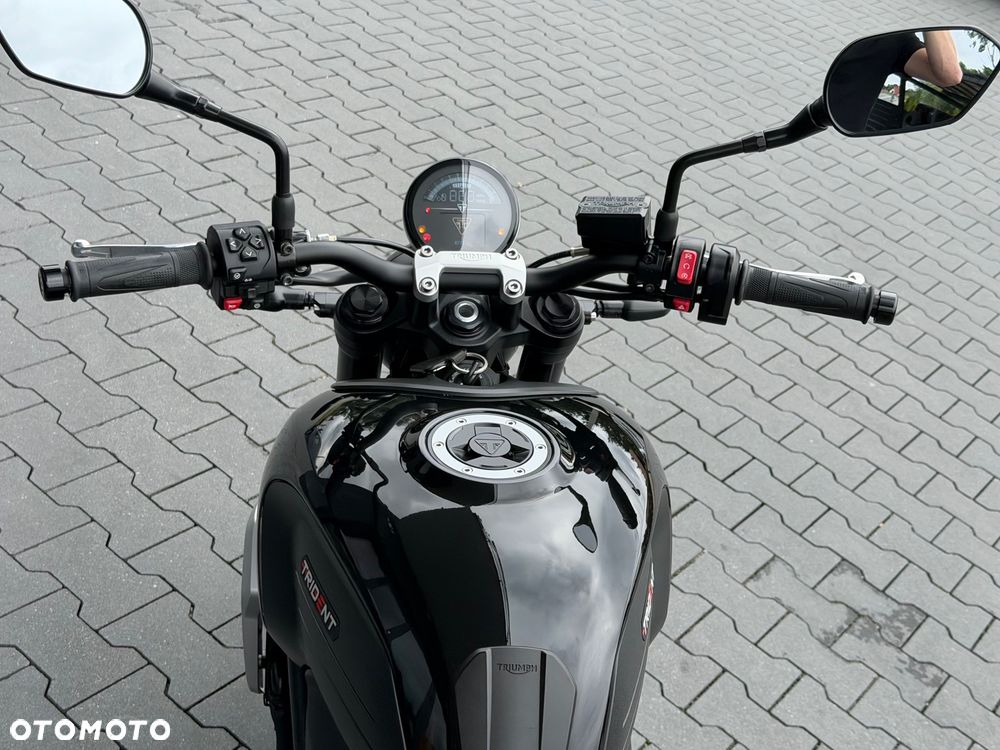 Triumph Trident - 24