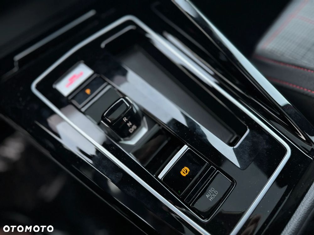 Volkswagen Golf - 25