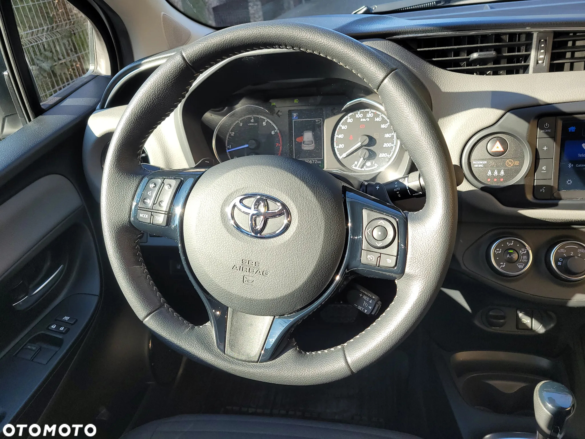 Toyota Yaris 1.5 Premium CVT - 28