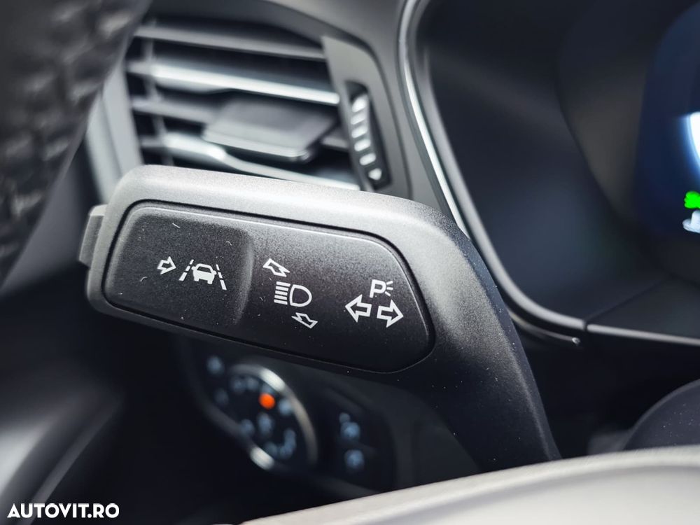 Ford Focus 1.5 EcoBlue 8AT Titanium X - 24