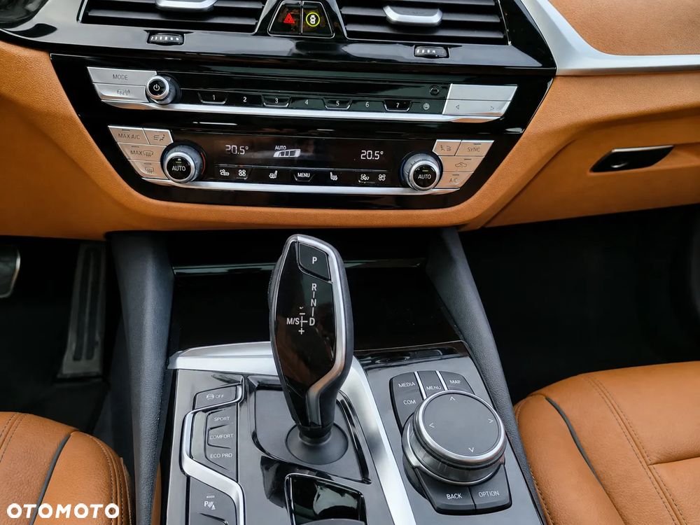 BMW Seria 5 540d xDrive mHEV - 14